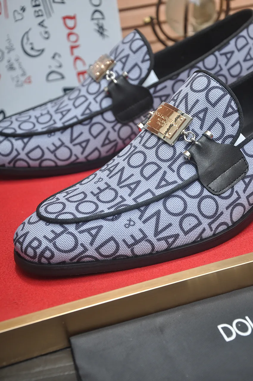 Men's men's shoes 💰500💶🌲 DG top 🔍🔍Men's new leather shoes 🚹 are on sale at the same time at the counter ⚠The uppers are imported cowhide from Italy, the entire imported cowhide lining, imported accessories 💪💪, completely 1⃣️ vs 1⃣️ replica 🇮 🇹💪💪, ⚠Sole: The original sole is specially provided by the original factory, the exclusive movable molded sole is super comfortable, ⚠The original factory follows the order, 🔍🔍high quality, you can enter and exit the counter at will, welcome to compare ⚠Size: 38-44 (45 customized)